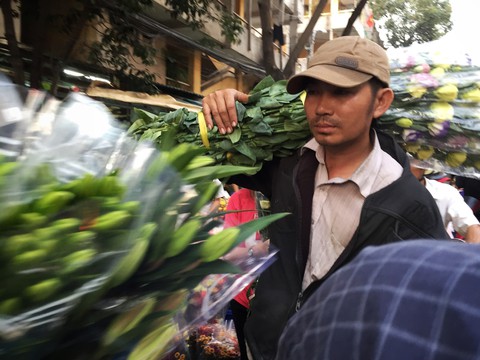 Chợ hoa sỉ lớn nhất Sài Gòn vỡ trận - Ảnh 4. Chợ hoa sỉ lớn nhất Sài Gòn vỡ trận - Ảnh 4.