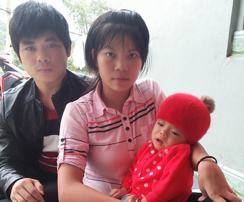 Cậu bé não úng thuỷ được về nhà đón tết đầu tiên - Ảnh 2. Cậu bé não úng thuỷ được về nhà đón tết đầu tiên - Ảnh 2.