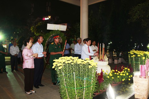 Tân Cảng Sài Gòn được nghỉ hai giờ trước khi làm hàng đầu năm - Ảnh 4. Tân Cảng Sài Gòn được nghỉ hai giờ trước khi làm hàng đầu năm - Ảnh 4.