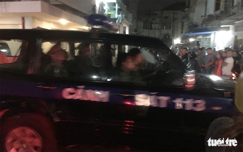 Giang hồ chém nhau ở Biên Hòa tối 30 tết, công an bắt gần 30 người - Ảnh 9. Giang hồ chém nhau ở Biên Hòa tối 30 tết, công an bắt gần 30 người - Ảnh 9.