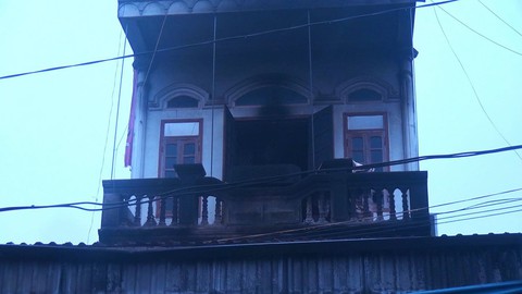 Cháy nhà sáng mùng một, 1 người chết - Ảnh 1. Cháy nhà sáng mùng một, 1 người chết - Ảnh 1.