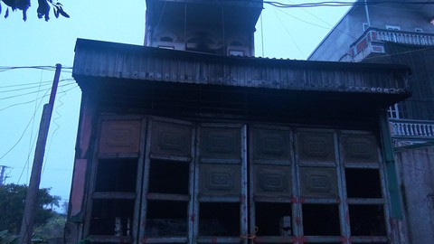 Cháy nhà sáng mùng một, 1 người chết - Ảnh 2. Cháy nhà sáng mùng một, 1 người chết - Ảnh 2.
