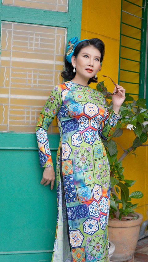Ngày Tết, Mỹ Uyên hóa thân Cô Ba Sài Gòn sành điệu, quyến rũ - Ảnh 3. Ngày Tết, Mỹ Uyên hóa thân Cô Ba Sài Gòn sành điệu, quyến rũ - Ảnh 3.