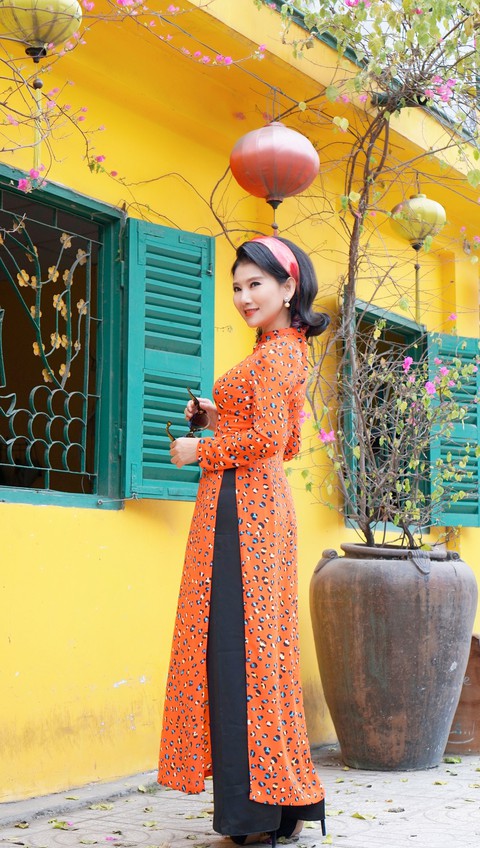 Ngày Tết, Mỹ Uyên hóa thân Cô Ba Sài Gòn sành điệu, quyến rũ - Ảnh 5. Ngày Tết, Mỹ Uyên hóa thân Cô Ba Sài Gòn sành điệu, quyến rũ - Ảnh 5.