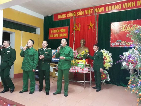 Nghe xong thư chúc Tết, lính biên phòng lại vác súng tuần tra - Ảnh 5. Nghe xong thư chúc Tết, lính biên phòng lại vác súng tuần tra - Ảnh 5.