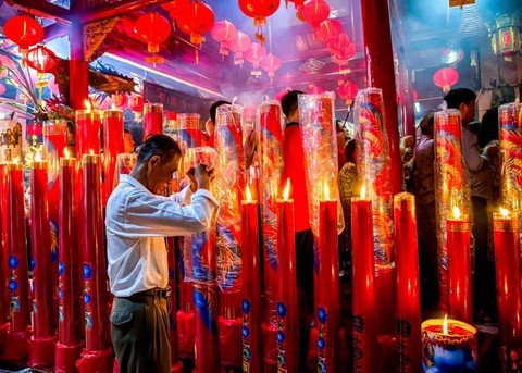 Sắc đỏ may mắn nhuộm thắm châu Á dịp năm mới - Ảnh 7. Sắc đỏ may mắn nhuộm thắm châu Á dịp năm mới - Ảnh 7.