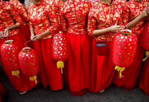 Sắc đỏ may mắn nhuộm thắm châu Á dịp năm mới - Ảnh 15. Sắc đỏ may mắn nhuộm thắm châu Á dịp năm mới - Ảnh 15.
