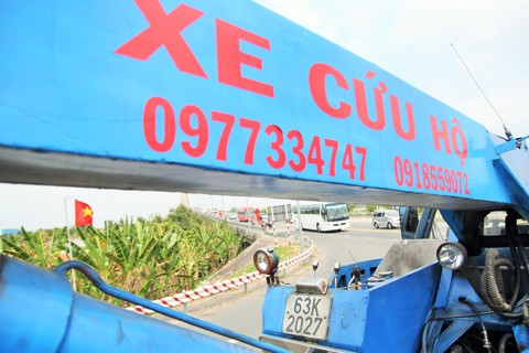 CSGT chạy mở đường cho xe từ Tiền Giang qua cầu Rạch Miễu - Ảnh 6. CSGT chạy mở đường cho xe từ Tiền Giang qua cầu Rạch Miễu - Ảnh 6.