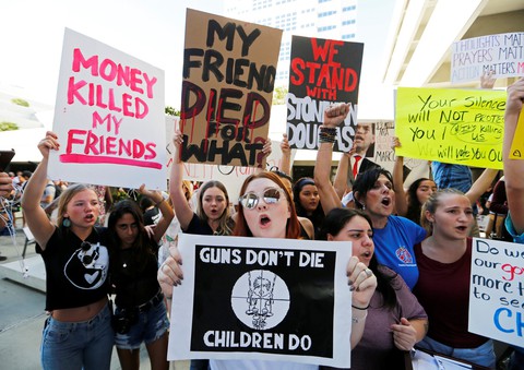 Tổng thống Trump phê phán FBI lọt thông tin xả súng Florida - Ảnh 2. Tổng thống Trump phê phán FBI lọt thông tin xả súng Florida - Ảnh 2.