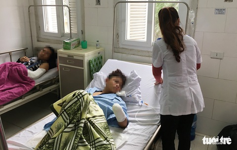 Nhiều thanh niên, học sinh dập nát tay nhưng không nhận do đốt pháo - Ảnh 1. Nhiều thanh niên, học sinh dập nát tay nhưng không nhận do đốt pháo - Ảnh 1.