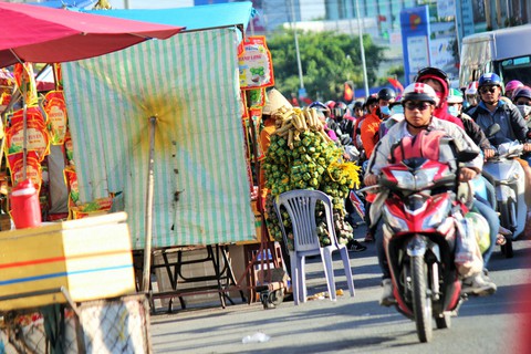 Hàng vạn xe lên Sài Gòn, trạm cầu Rạch Miễu tạm ngưng thu phí - Ảnh 6. Hàng vạn xe lên Sài Gòn, trạm cầu Rạch Miễu tạm ngưng thu phí - Ảnh 6.