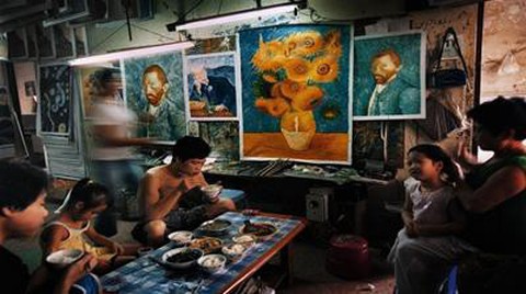 Công xưởng tranh sơn dầu nhái của thế giới hiện ra sao? - Ảnh 1. Công xưởng tranh sơn dầu nhái của thế giới hiện ra sao? - Ảnh 1.