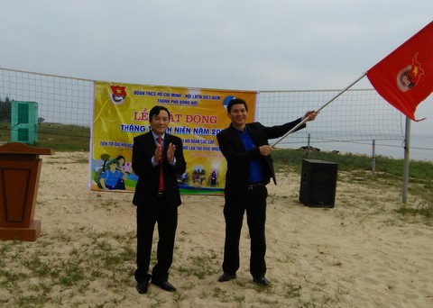 Con thăng tiến quá nhanh, yêu cầu phó bí thư Đồng Hới rút kinh nghiệm - Ảnh 1.