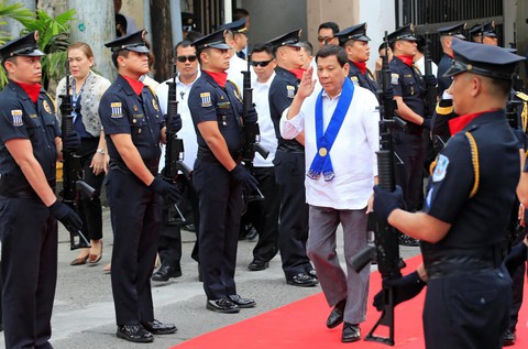Ông Duterte cấm cửa phóng viên Rappler vào phủ tổng thống - Ảnh 1. Ông Duterte cấm cửa phóng viên Rappler vào phủ tổng thống - Ảnh 1.
