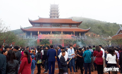 ‘Biển người’ xin ấn, xin chữ ở chùa Đại Tuệ - Ảnh 1. ‘Biển người’ xin ấn, xin chữ ở chùa Đại Tuệ - Ảnh 1.