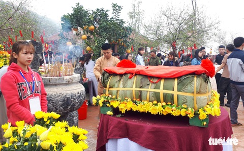 ‘Biển người’ xin ấn, xin chữ ở chùa Đại Tuệ - Ảnh 5. ‘Biển người’ xin ấn, xin chữ ở chùa Đại Tuệ - Ảnh 5.