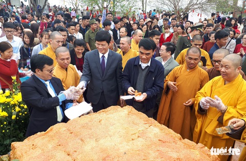 ‘Biển người’ xin ấn, xin chữ ở chùa Đại Tuệ - Ảnh 6. ‘Biển người’ xin ấn, xin chữ ở chùa Đại Tuệ - Ảnh 6.