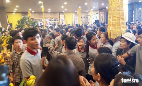 ‘Biển người’ xin ấn, xin chữ ở chùa Đại Tuệ - Ảnh 9. ‘Biển người’ xin ấn, xin chữ ở chùa Đại Tuệ - Ảnh 9.