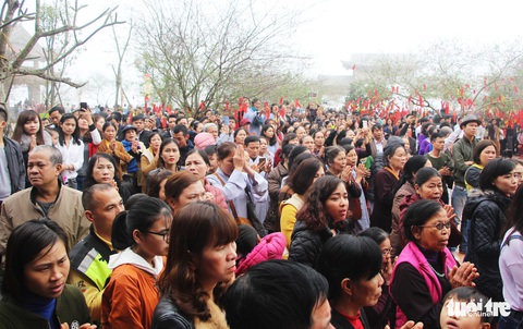 ‘Biển người’ xin ấn, xin chữ ở chùa Đại Tuệ - Ảnh 3. ‘Biển người’ xin ấn, xin chữ ở chùa Đại Tuệ - Ảnh 3.