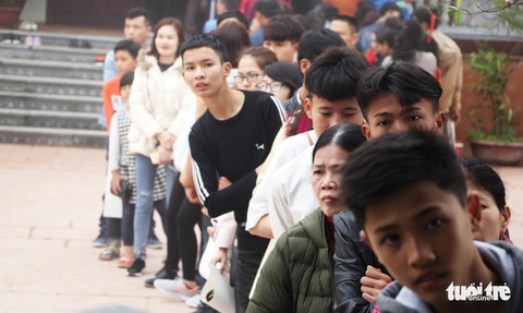 ‘Biển người’ xin ấn, xin chữ ở chùa Đại Tuệ - Ảnh 12. ‘Biển người’ xin ấn, xin chữ ở chùa Đại Tuệ - Ảnh 12.