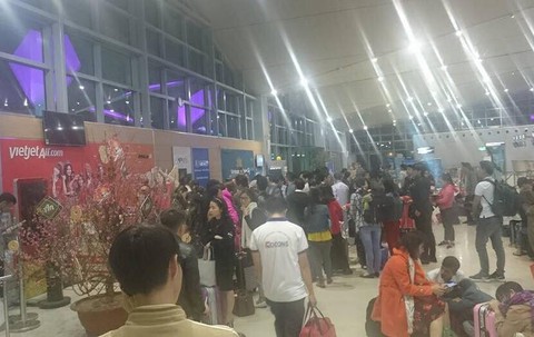 Bay từ Sài Gòn đến Vinh hạ cánh ở Đà Nẵng, Hà Nội vì sương mù - Ảnh 2. Bay từ Sài Gòn đến Vinh hạ cánh ở Đà Nẵng, Hà Nội vì sương mù - Ảnh 2.