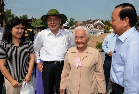 Tưởng nhớ anh Sáu Khải, nhà lãnh đạo kỹ trị, đổi mới, tận tụy vì nước, vì dân - Ảnh 5. Tưởng nhớ anh Sáu Khải, nhà lãnh đạo kỹ trị, đổi mới, tận tụy vì nước, vì dân - Ảnh 5.