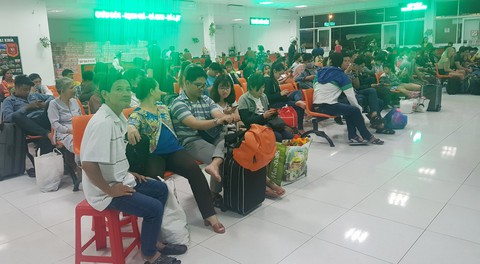 Tai nạn chồng tai nạn: Vĩnh Long kẹt cứng, Cần Thơ vật vã - Ảnh 4. Tai nạn chồng tai nạn: Vĩnh Long kẹt cứng, Cần Thơ vật vã - Ảnh 4.
