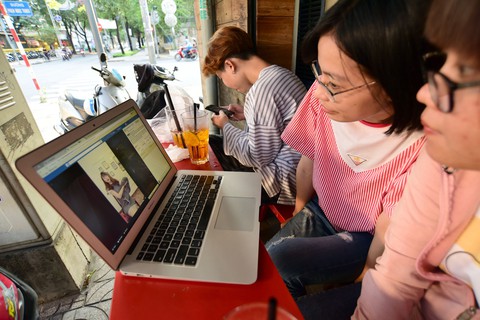 Livestream bán hàng trên mạng: nghề hot cho MC trẻ đẹp - Ảnh 1. Livestream bán hàng trên mạng: nghề hot cho MC trẻ đẹp - Ảnh 1.