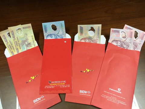 Đầu năm chạy sô săn lì xì của ngân hàng - Ảnh 1. Đầu năm chạy sô săn lì xì của ngân hàng - Ảnh 1.