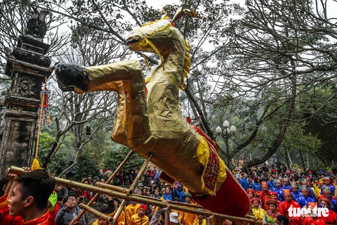 Khi hội Gióng không còn cướp kiệu hoa tre... - Ảnh 7. Khi hội Gióng không còn cướp kiệu hoa tre... - Ảnh 7.