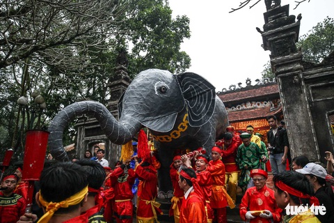 Khi hội Gióng không còn cướp kiệu hoa tre... - Ảnh 8. Khi hội Gióng không còn cướp kiệu hoa tre... - Ảnh 8.