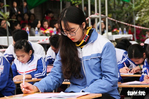 500 học sinh giỏi đất cảng ‘khai bút’ đầu xuân - Ảnh 6. 500 học sinh giỏi đất cảng ‘khai bút’ đầu xuân - Ảnh 6.
