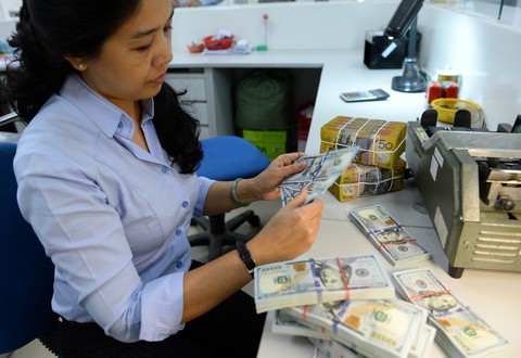 Giá USD ngân hàng lập đỉnh mới: 23.018 đồng/USD - Ảnh 1. Giá USD ngân hàng lập đỉnh mới: 23.018 đồng/USD - Ảnh 1.