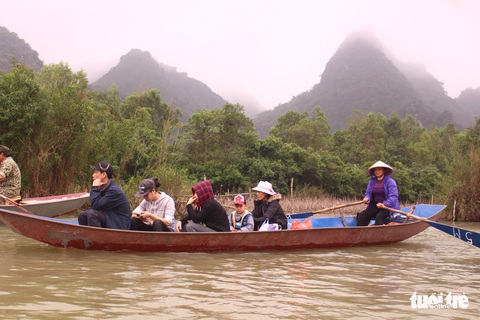 Người lái đò trên dòng suối Yến - Ảnh 4. Người lái đò trên dòng suối Yến - Ảnh 4.