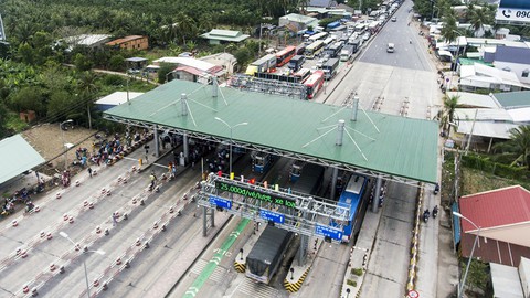 Thu phí qua trạm BOT: Phải tính cách khác thôi - Ảnh 1. Thu phí qua trạm BOT: Phải tính cách khác thôi - Ảnh 1.