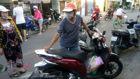 Người Sài Gòn kéo nhau đi mua vàng mã cúng sao, vía Thần Tài - Ảnh 4. Người Sài Gòn kéo nhau đi mua vàng mã cúng sao, vía Thần Tài - Ảnh 4.