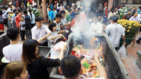 Ông bà tổ tiên không nhận được gì khi chúng ta đốt vàng mã - Ảnh 1. Ông bà tổ tiên không nhận được gì khi chúng ta đốt vàng mã - Ảnh 1.