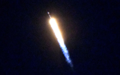 SpaceX bắt đầu đặt viên gạch cho hệ thống Internet toàn cầu - Ảnh 1. SpaceX bắt đầu đặt viên gạch cho hệ thống Internet toàn cầu - Ảnh 1.