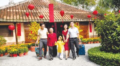 Du xuân rộn rã cả năm lộc đầy - Ảnh 1. Du xuân rộn rã cả năm lộc đầy - Ảnh 1.