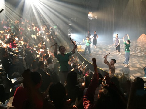 Sương sớm, À ố Show, Teh Dar diễn ở phố cổ Hội An - Ảnh 2. Sương sớm, À ố Show, Teh Dar diễn ở phố cổ Hội An - Ảnh 2.