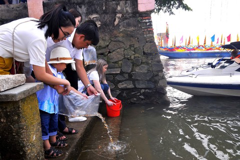 Lễ hội chùa Ông, chùa Bà không đốt vàng mã, không rải tiền lẻ - Ảnh 6. Lễ hội chùa Ông, chùa Bà không đốt vàng mã, không rải tiền lẻ - Ảnh 6.