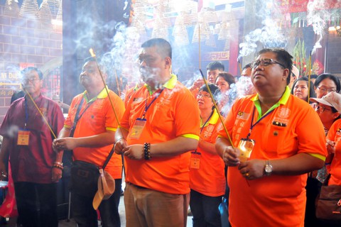 Lễ hội chùa Ông, chùa Bà không đốt vàng mã, không rải tiền lẻ - Ảnh 2. Lễ hội chùa Ông, chùa Bà không đốt vàng mã, không rải tiền lẻ - Ảnh 2.