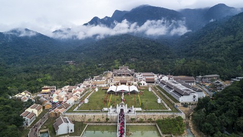 Phó chủ tịch nước dự nghi lễ khai hội Yên Tử - Ảnh 3. Phó chủ tịch nước dự nghi lễ khai hội Yên Tử - Ảnh 3.