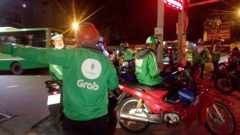 Grab giả lộng hành Bến xe miền Đông và Tân Sơn Nhất - Ảnh 1. Grab giả lộng hành Bến xe miền Đông và Tân Sơn Nhất - Ảnh 1.