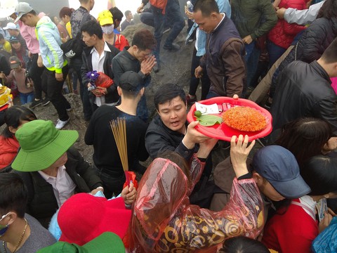 Phó chủ tịch nước dự nghi lễ khai hội Yên Tử - Ảnh 7. Phó chủ tịch nước dự nghi lễ khai hội Yên Tử - Ảnh 7.