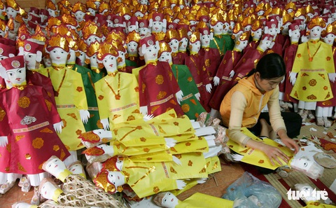 Đốt tiền triệu vào vàng mã - Ảnh 7. Đốt tiền triệu vào vàng mã - Ảnh 7.