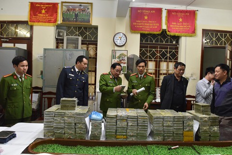 Phá đường dây vận chuyển 288 bánh heroin - Ảnh 3. Phá đường dây vận chuyển 288 bánh heroin - Ảnh 3.