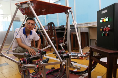Sinh viên chế robot đa ứng dụng với chỉ 20 triệu - Ảnh 1. Sinh viên chế robot đa ứng dụng với chỉ 20 triệu - Ảnh 1.