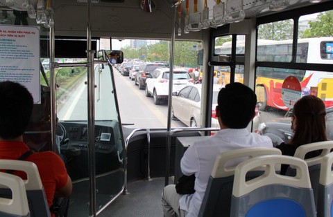 Sẽ cho xe thường chạy vào làn buýt nhanh BRT - Ảnh 1. Sẽ cho xe thường chạy vào làn buýt nhanh BRT - Ảnh 1.