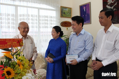 Lãnh đạo TP.HCM chúc mừng Ngày thầy thuốc VN 27 - 2 - Ảnh 5. Lãnh đạo TP.HCM chúc mừng Ngày thầy thuốc VN 27 - 2 - Ảnh 5.